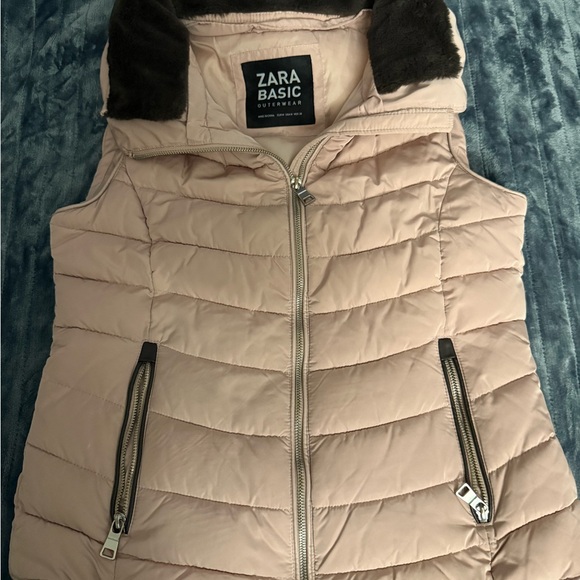 Zara Pink Quilted Puffer Vest with Dark Faux-Fur Collar - Picture 5 of 9